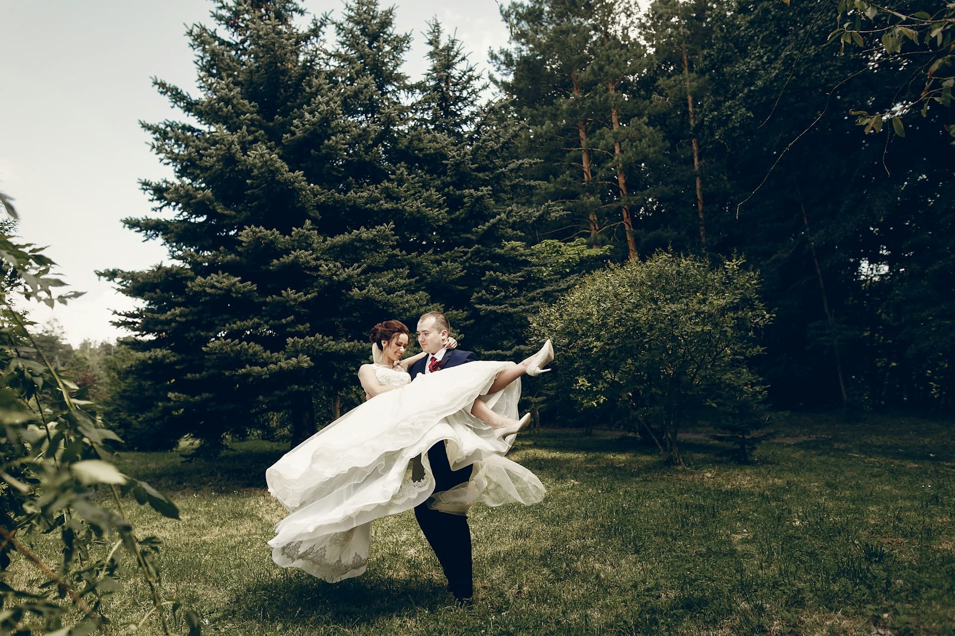 What a Destination Wedding Photographer in NY Should Capture
